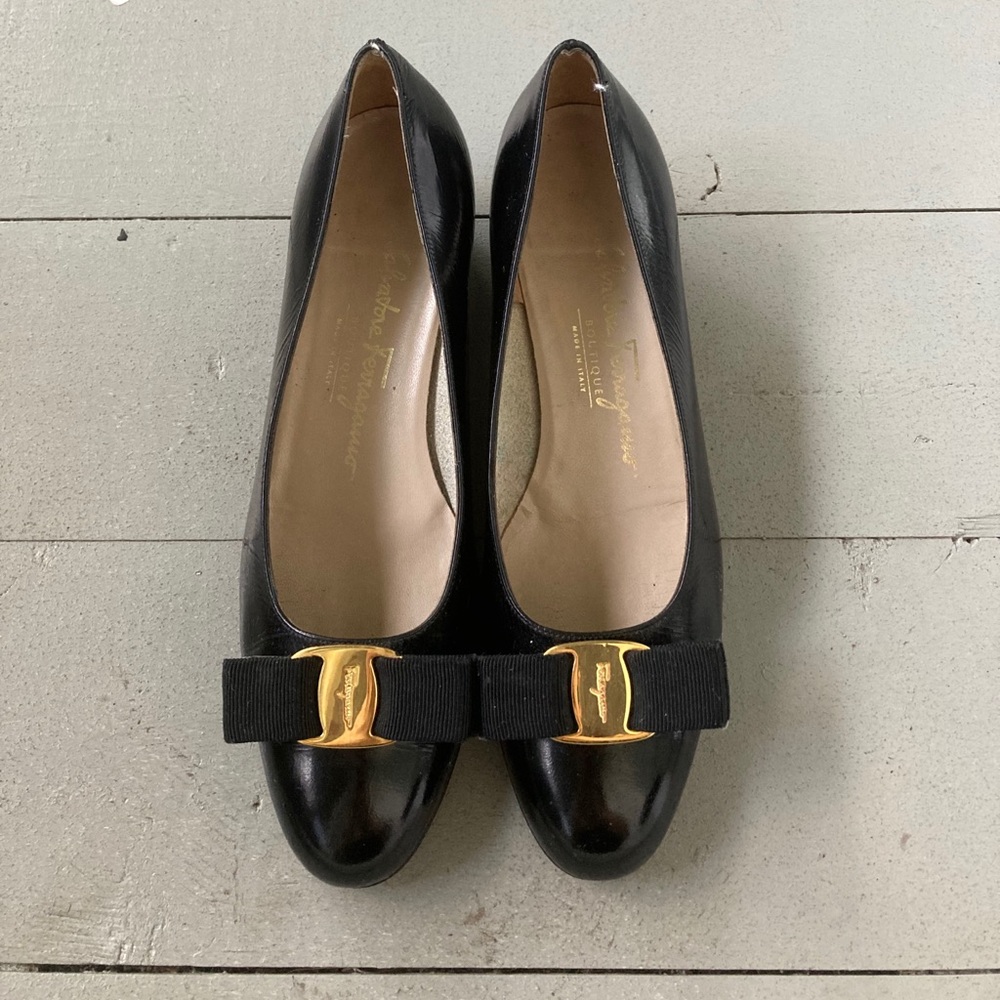 Classic Salvatore Ferragamo Black Patent Vara, Size 7